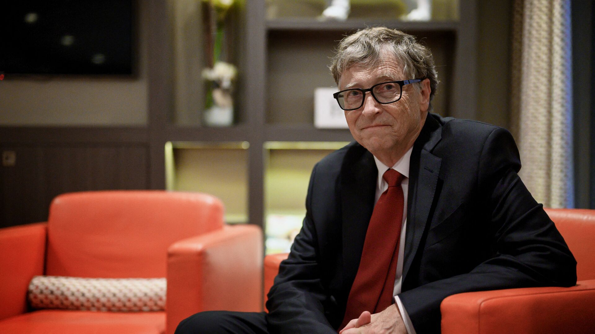 US Microsoft founder, Co-Chairman of the Bill & Melinda Gates Foundation, Bill Gates, poses for a picture on October 9, 2019, in Lyon, central eastern France, during the funding conference of Global Fund to Fight AIDS, Tuberculosis and Malaria.  - Sputnik International, 1920, 30.08.2021