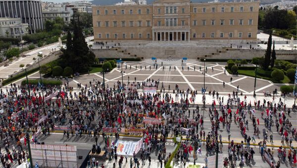 Members of the Greek Labour Union (PAME) protests past the Hellenic Parliament during a strike against the new Labour law, in central Athens on May 6, 2021.  - Sputnik International