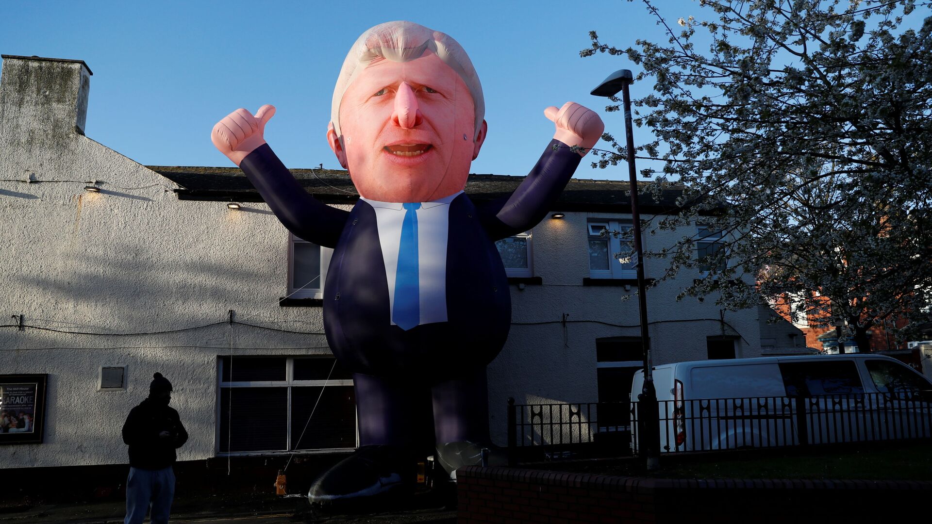 An inflatable figure of Prime Minister Boris Johnson is seen outside Mill House Leisure Centre as ballots are being counted, in Hartlepool, Britain May 7, 2021 - Sputnik International, 1920, 07.05.2021