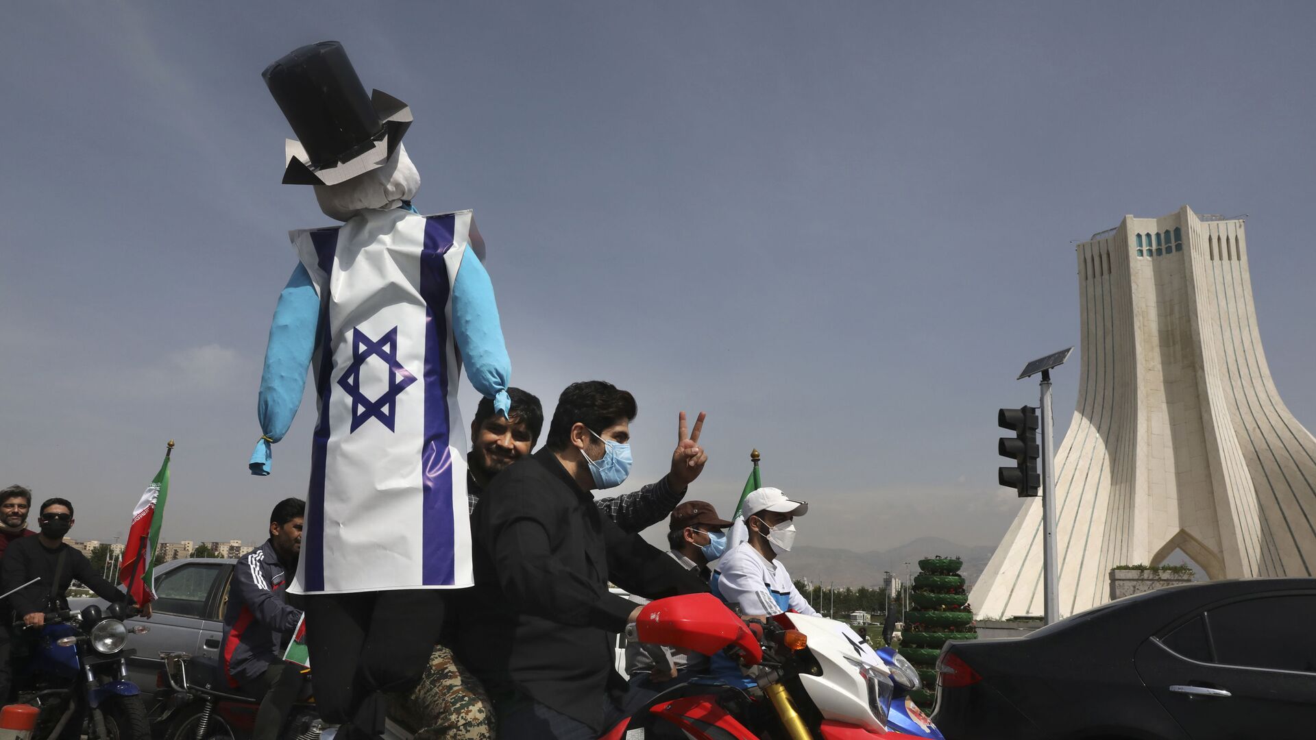 A demonstrator on a motorcycle holds an effigy representing Israel and the United States  during the annual Al-Quds, or Jerusalem, Day rally, with the Azadi (Freedom) monument tower seen at right, in Tehran, Iran, Friday, May 7, 2021. - Sputnik International, 1920, 10.09.2021