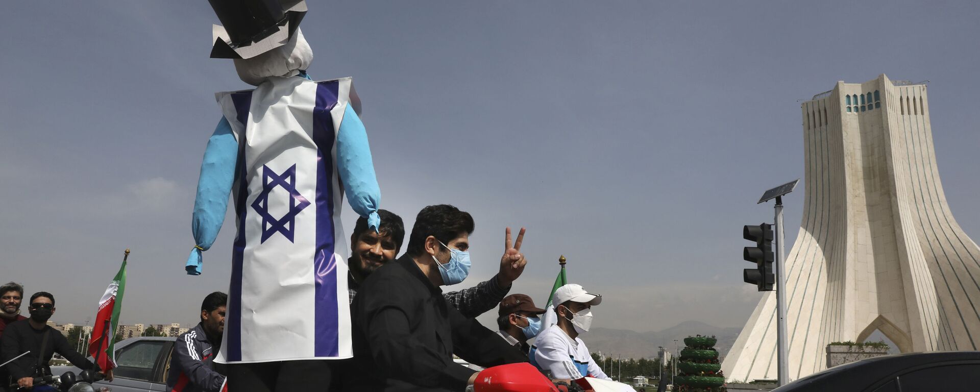 A demonstrator on a motorcycle holds an effigy representing Israel and the United States  during the annual Al-Quds, or Jerusalem, Day rally, with the Azadi (Freedom) monument tower seen at right, in Tehran, Iran, Friday, 7 May 2021. - Sputnik International, 1920, 07.05.2021