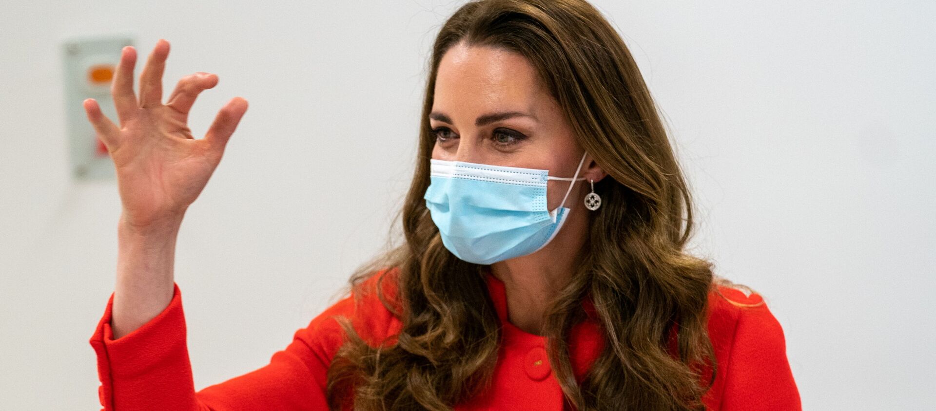 Britain's Catherine, Duchess of Cambridge, gestures during her visit to Royal London Hospital, Whitechapel in Britain May 7, 2021 where she heard about how the hospital uses art to benefit its staff and patients.  - Sputnik International, 1920, 05.07.2021