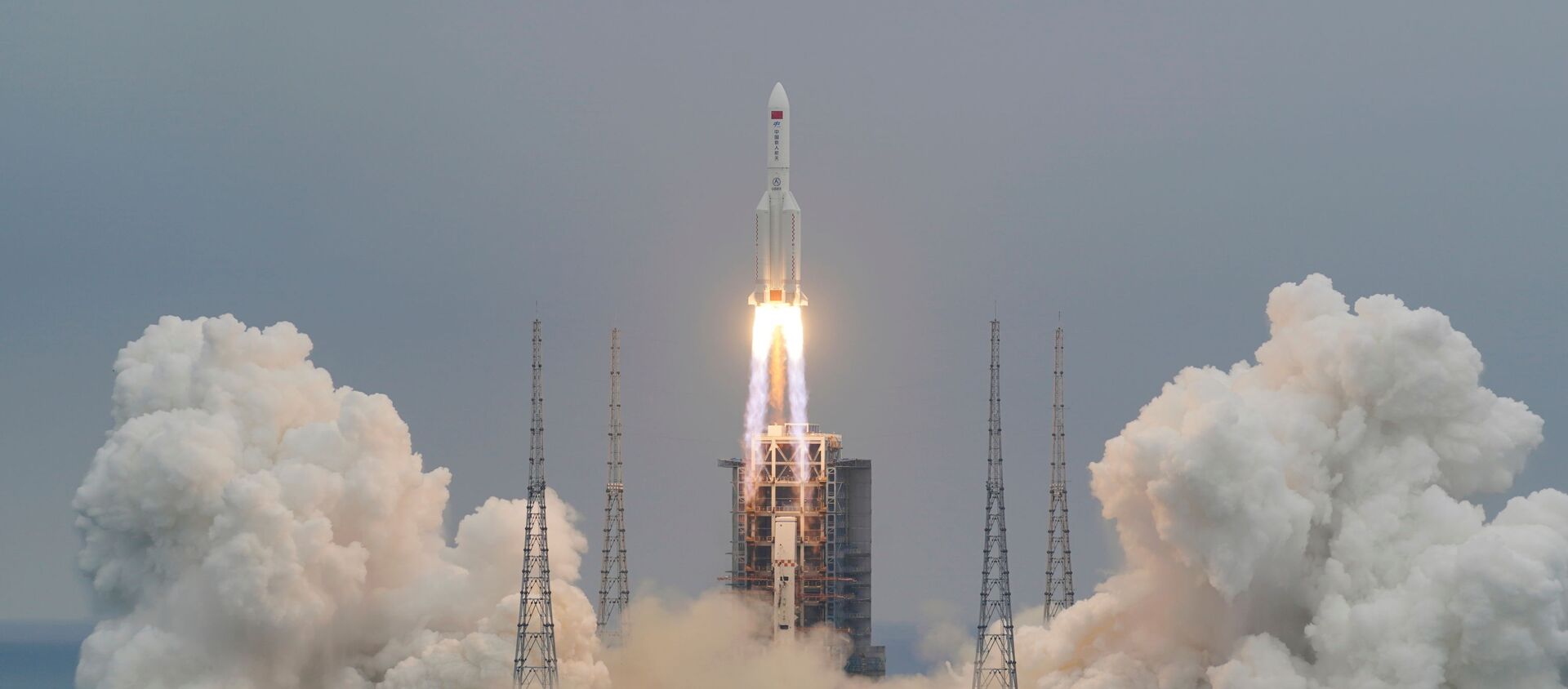 The Long March-5B Y2 rocket, carrying the core module of China's space station Tianhe, takes off from Wenchang Space Launch Center in Hainan province, China April 29, 2021 - Sputnik International, 1920, 09.05.2021