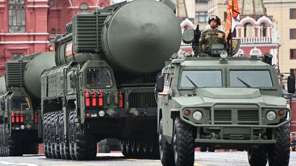 Tigr-M armoured vehicle followed by Yars ICBM launchers as Strategic Rocket Troops vehicles enter Red Square - Sputnik International