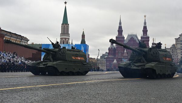 Msta-SM artillery system from the 236th Artillery Brigade entering Red Square - Sputnik International