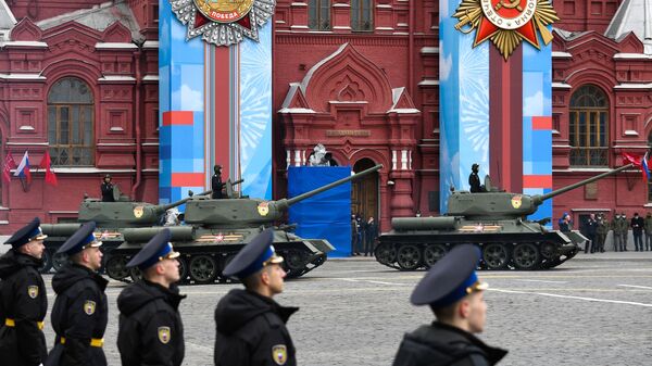 T-34-85 tanks make their way onto Red Square for Sunday's parade. - Sputnik International