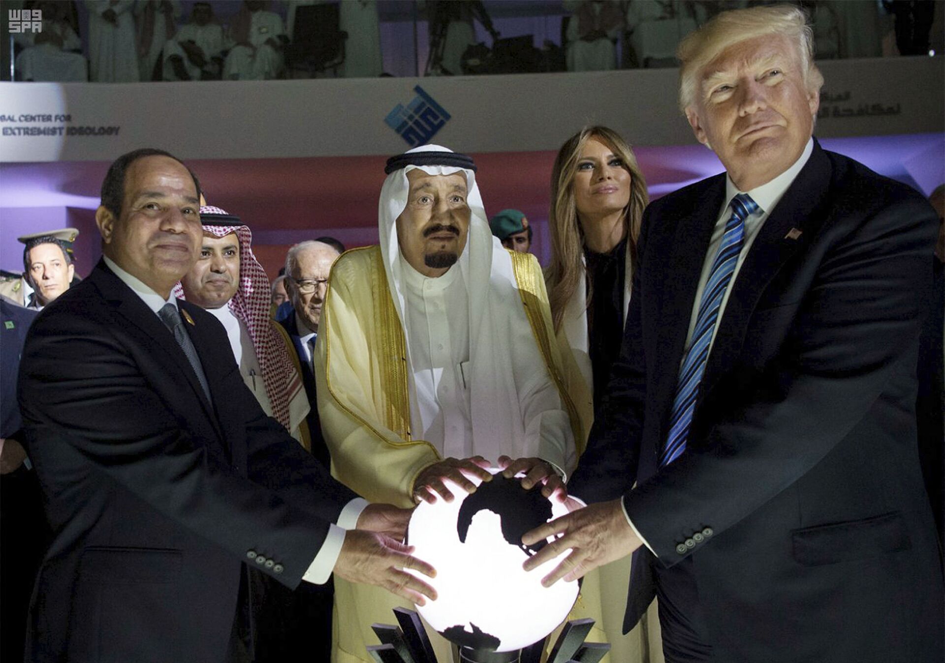 In this image from 21 May 2017, US President Donald Trump, Egyptian President Abdel Fattah el-Sisi, and Saudi King Salman, grasp an orb during a forum in Riyadh. - Sputnik International, 1920, 12.10.2021