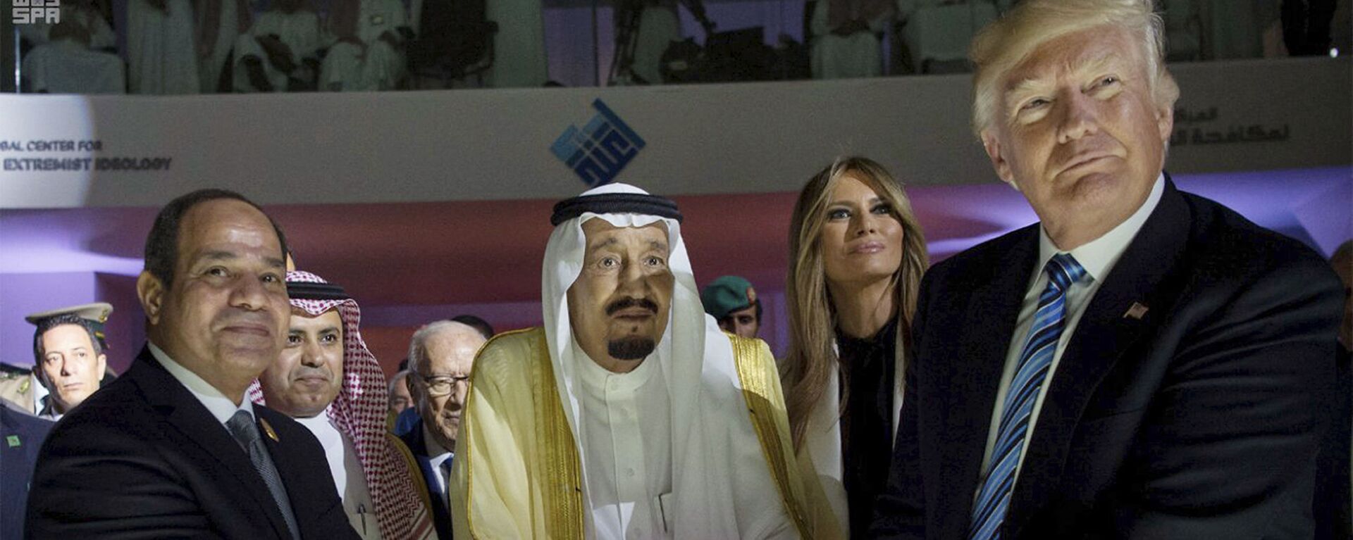 In this image from 21 May 2017, US President Donald Trump, Egyptian President Abdel Fattah el-Sisi, and Saudi King Salman, grasp an orb during a forum in Riyadh. - Sputnik International, 1920, 09.05.2021