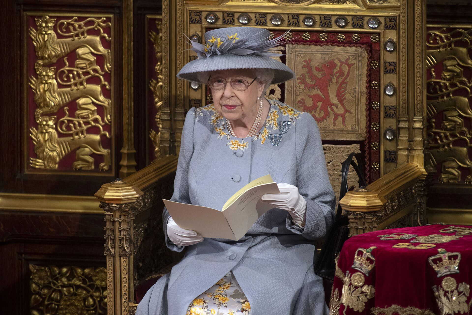 Britain's Queen Elizabeth II delivers the speech in the House of Lords during the State Opening of Parliament at the Palace of Westminster in London, Tuesday May 11, 2021. (Eddie Mulholland/Pool via AP) - Sputnik International, 1920, 08.09.2022