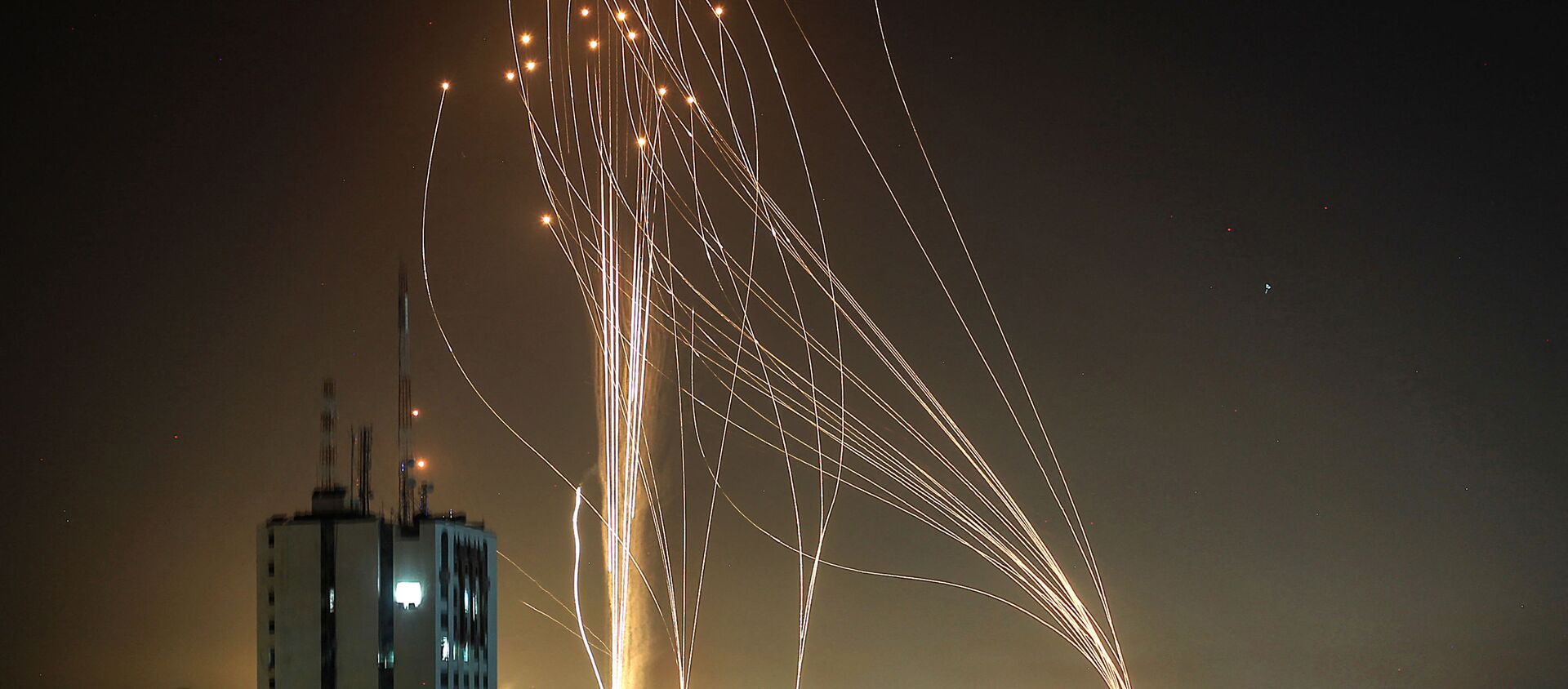 Rockets are launched from Gaza city, controlled by the Palestinian Hamas movement, in response to an Israeli air strike on a 12-storey building in the city, towards the coastal city of Tel Aviv, on May 11, 2021.  - Sputnik International, 1920