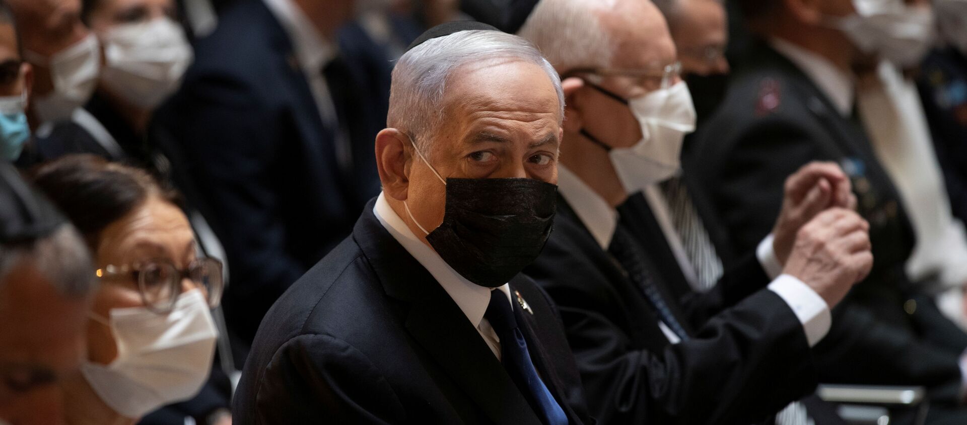 Israeli Prime Minister Benjamin Netanyahu attends an official ceremony marking Israel's Memorial Day, which commemorates Israel's fallen soldiers and Israeli victims of hostile attacks, at Mount Herzl military cemetery in Jerusalem April 14, 2021. - Sputnik International, 1920, 12.05.2021