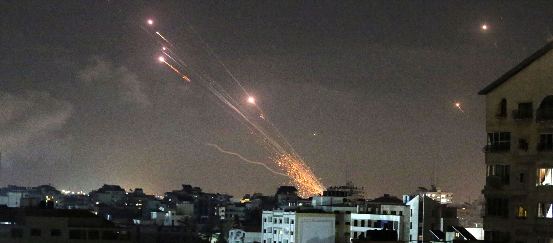 Rockets are launched by Palestinian militants into Israel, in Gaza May 12, 2021. - Sputnik International, 1920, 12.05.2021