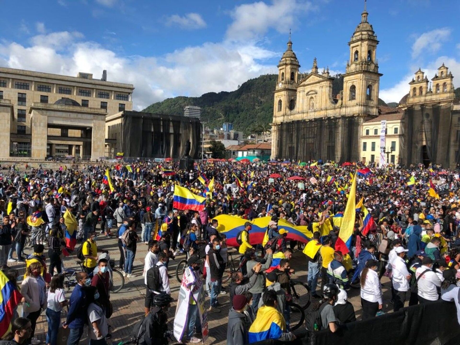 Videos: Colombian Police Deploy Stun Grenades Against Anti-Government Protesters - Sputnik International, 1920, 13.05.2021