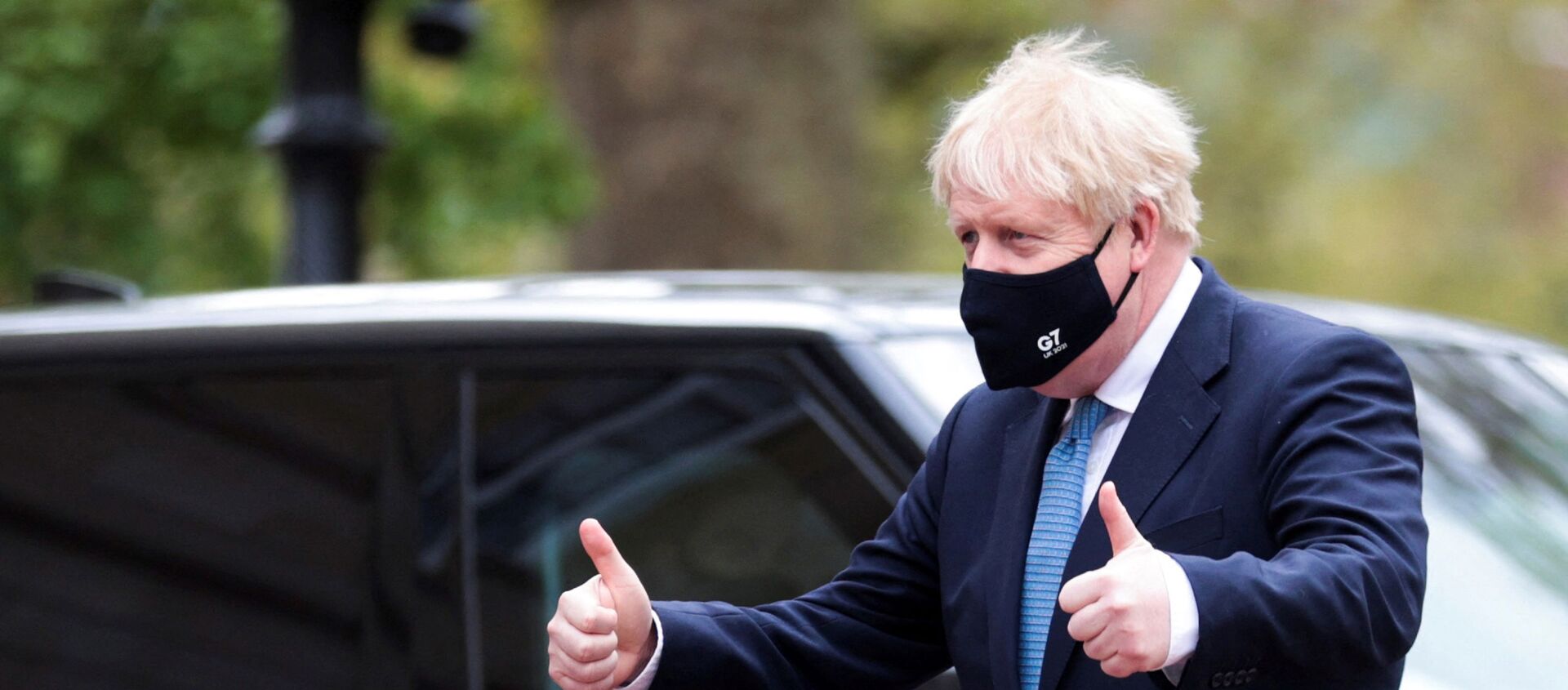 Britain's Prime Minister Boris Johnson makes a 'thumbs-up' gesture as he arrives at the G7 foreign ministers meeting in London on May 5, 2021 - Sputnik International, 1920