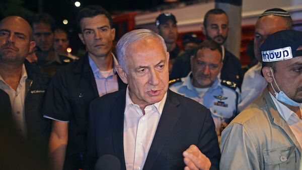 Israeli Prime Minister Benjamin Netanyahu tours the city of Lod early on May 12, 2021. - Israeli Prime Minister Benjamin Netanyahu on May 12 declared a state of emergency in the central city of Lod as police accused Arab residents of waging wide-scale riots.  - Sputnik International