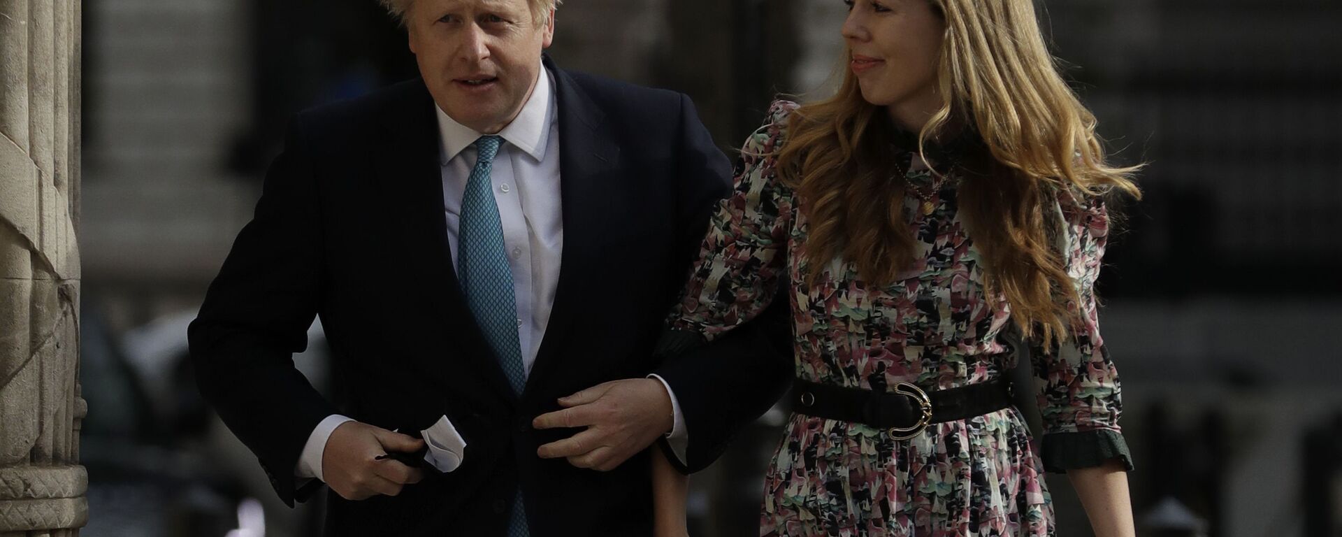 British Prime Minister Boris Johnson arrives at a polling station with his partner Carrie Symonds to cast his vote in local council elections in London, Thursday May 6, 2021 - Sputnik International, 1920, 13.05.2021
