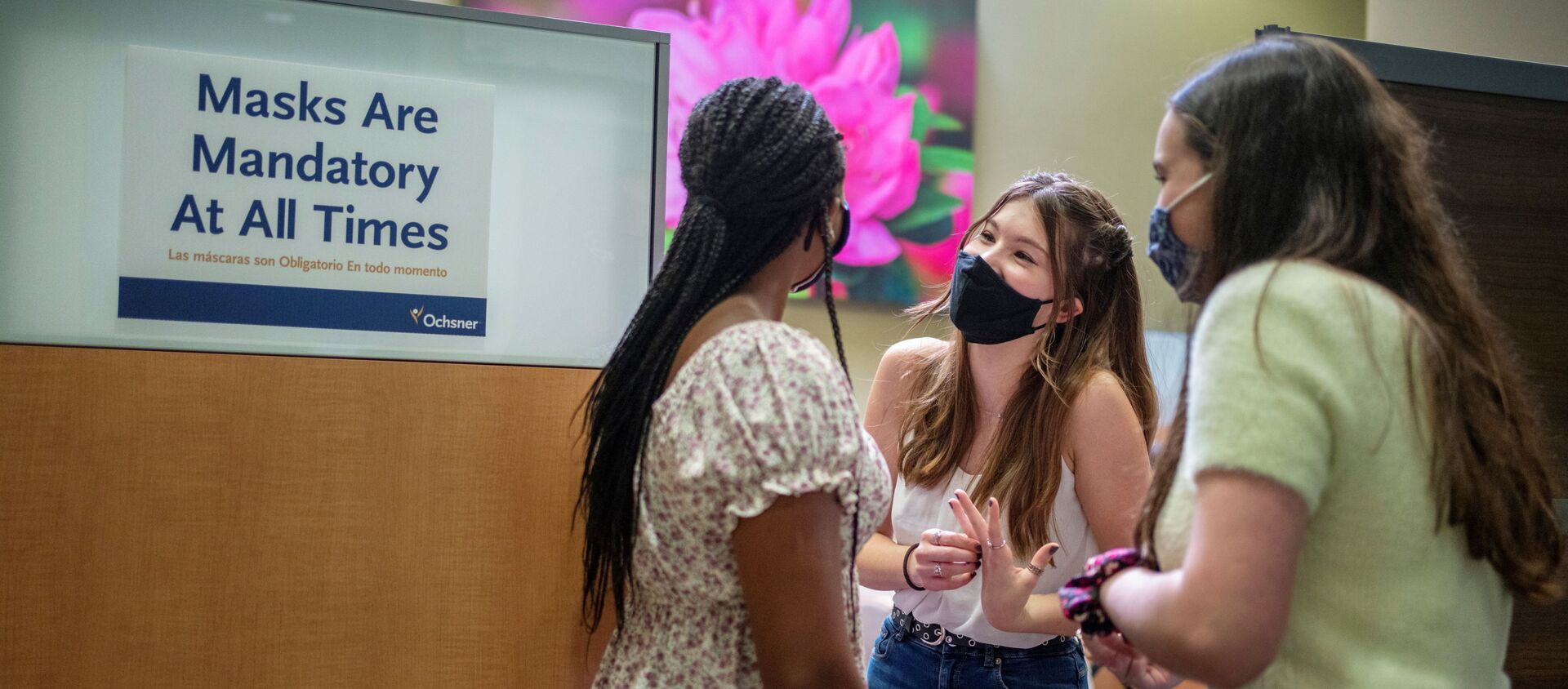 Croix Hill, 15, left Ava Kreutziger, 14 and Lilly Gorman, 15, wait to receive their first dose of the COVID-19 vaccine at the Ochsner Center for Primary Care and Wellness, after the Centers for Disease Control and Prevention recommended the Pfizer vaccine for use in teenagers ages 12 to 15 in New Orleans, Louisiana, U.S., May 13, 2021.  - Sputnik International, 1920