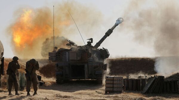 Israeli soldiers fire a 155mm self-propelled howitzer towards targets in the Gaza Strip from their position near the southern Israeli city of Sderot on May 12, 2021. - Israel's Defence Minister Benny Gantz vowed more attacks on Hamas and other Palestinian militant groups in Gaza to bring total, long-term quiet before considering a ceasefire. - Sputnik International