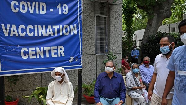 People wait to get themselves inoculated with the Covid-19 coronavirus vaccine at the urban primary health center in New Delhi on May 13, 2021 - Sputnik International