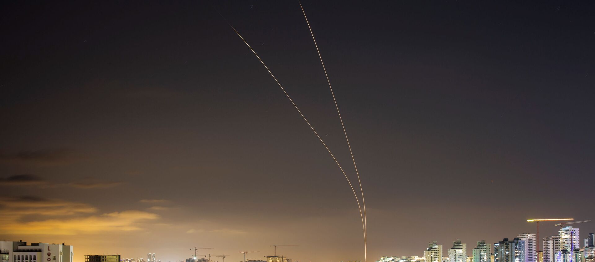 Streaks of light are seen as Israel's Iron Dome anti-missile system aims to intercept rockets launched from the Gaza Strip towards Israel, as seen from Ashkelon, Israel May 14, 2021. - Sputnik International, 1920