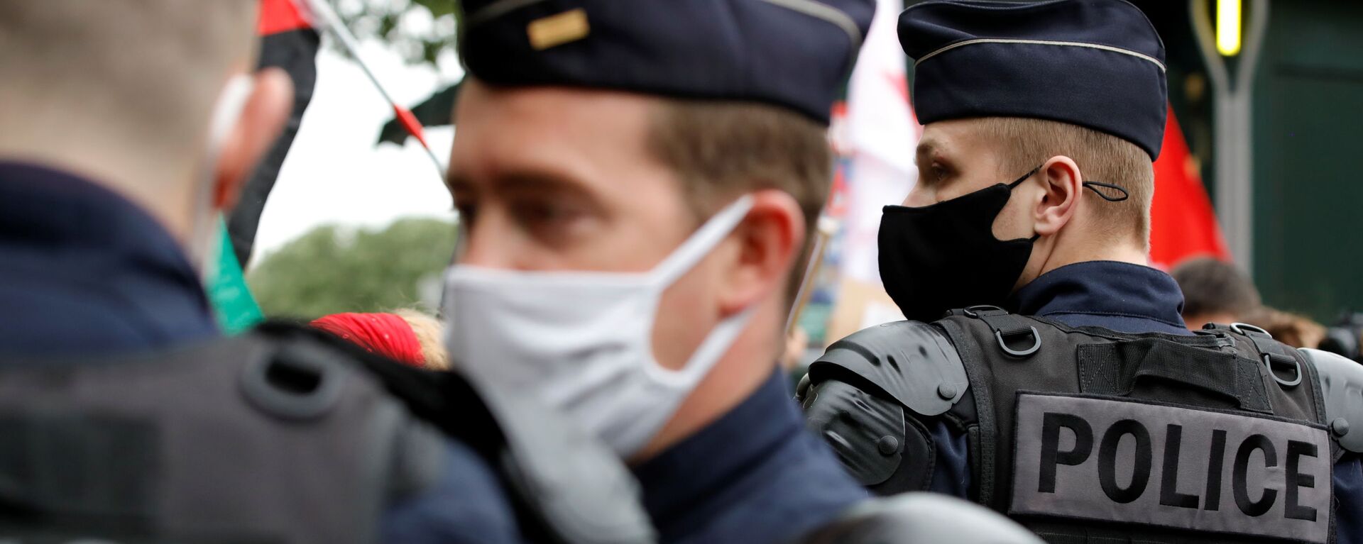 French police stand guard during a protest, following a flare-up of Israeli-Palestinian violence, in Paris, France, May 12, 2021 - Sputnik International, 1920, 09.08.2021