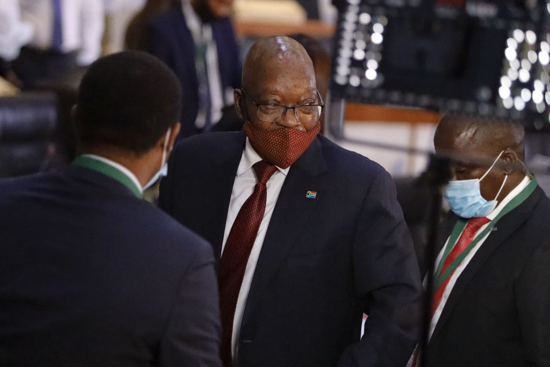 Former South African President Jacob Zuma (C) leaves the Commission of Inquiry into State Capture in Johannesburg during a break on November 16, 2020. - Sputnik International, 1920, 07.09.2021