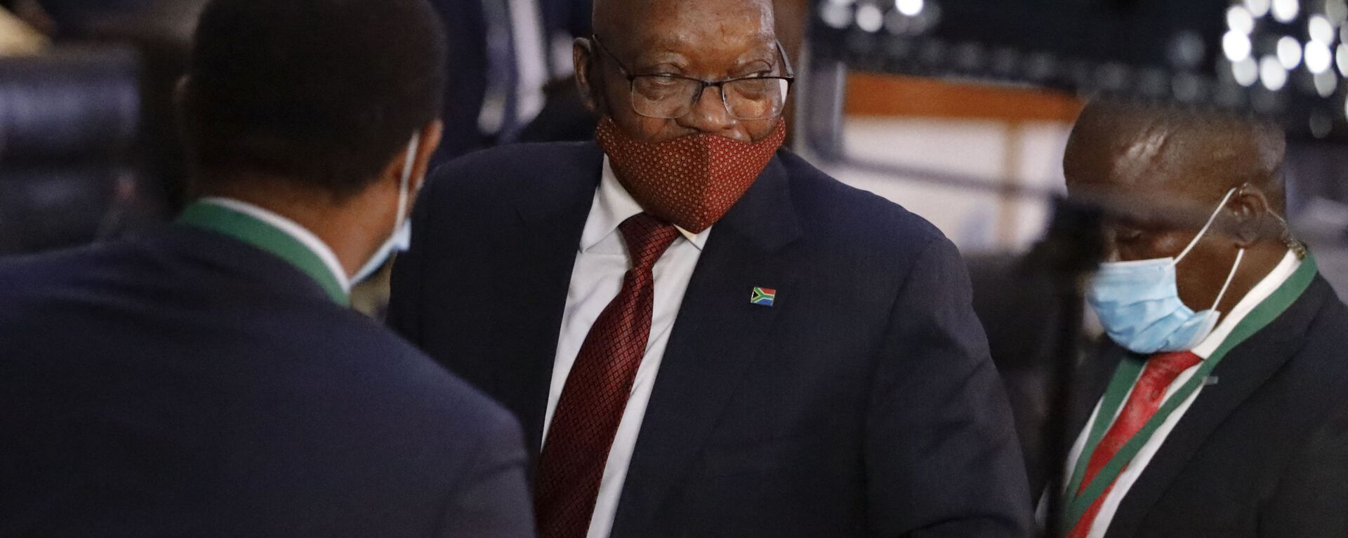 Former South African President Jacob Zuma (C) leaves the Commission of Inquiry into State Capture in Johannesburg during a break on November 16, 2020. - Sputnik International, 1920, 15.05.2021
