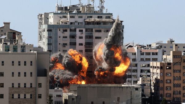 ВВС Израиля нанесли авиаудары по высотке в Газе, в которой расположены офисы американского информагентства Associated Press и катарского телеканала «Аль-Джазира» - Sputnik International