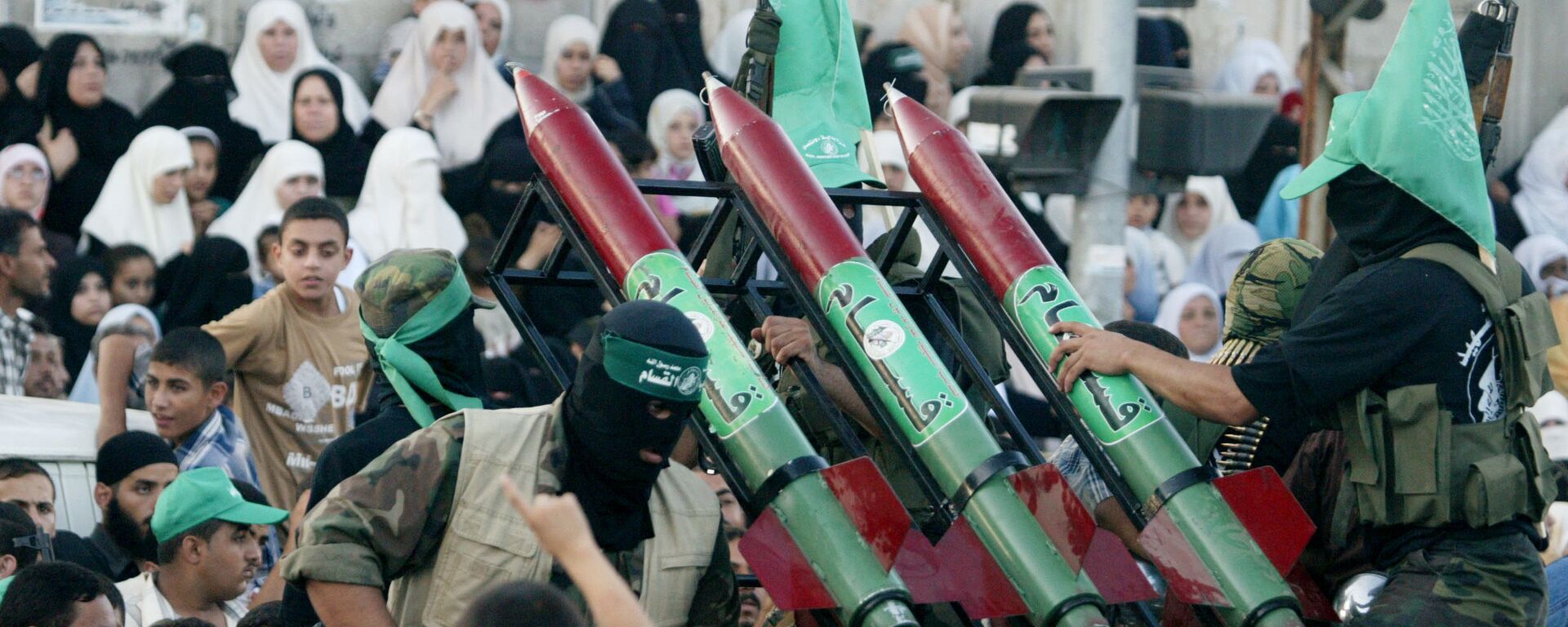 Masked Palestinian Hamas militants display their weapons during a parade in Gaza City. File photo. - Sputnik International, 1920