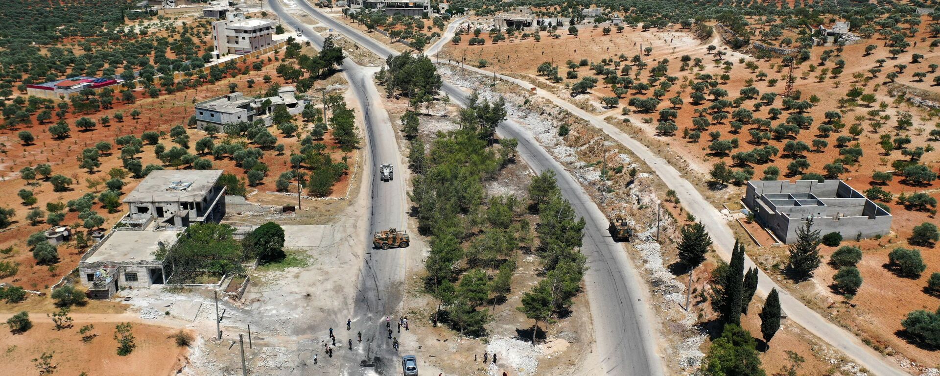 An aerial picture shows the site of an improvised explosive device which hit a joint Turkish-Russian patrol on the strategic M4 highway, near the Syrian town of Ariha in the rebel-held northwestern Idlib province, on July 14, 2020.  - Sputnik International, 1920, 01.04.2023
