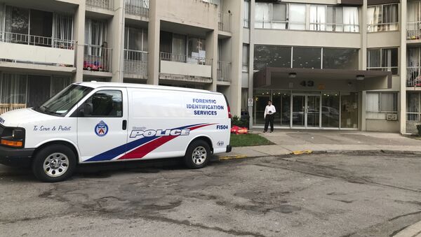 A Toronto Police forensic identification services van sits parked in front of an apartment building in Toronto's Thorncliffe Park, Monday, July 23, 2018. - Sputnik International