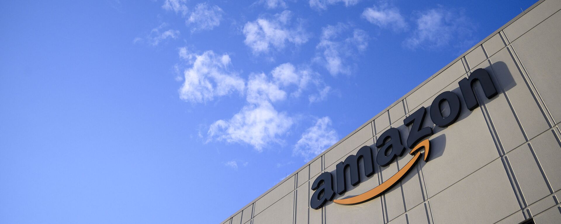 In this file photo taken on April 5, 2021, the Amazon logo at the 855,000-square-foot Amazon fulfillment center is seen in Staten Island, one of the five boroughs of New York City, on February 5, 2019. - Tech and e-commerce colossus Amazon on April 29, 2021 reported that its profit in the recently ended quarter tripled as online sales boomed. - Sputnik International, 1920, 05.01.2023