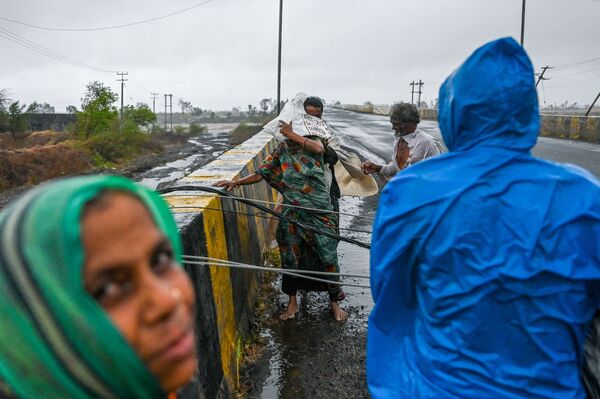 Deaths, Destruction, Chaos: Worst Cyclone in Decades Hits India - Sputnik International