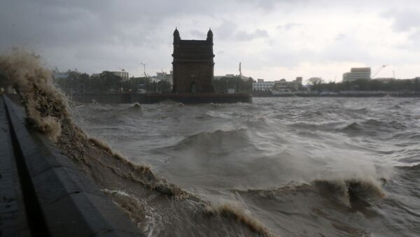 Waves caused by Cyclone Tauktae crash up on the promenade near the Gateway of India monument in Mumbai, India, 17 May 2021 - Sputnik International