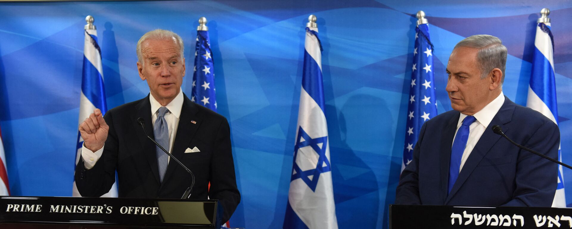 US Vice President Joe Biden (L) and Israeli Prime Minister Benjamin Netanyahu give joint statements to press in the prime minister's office in Jerusalem on March 9, 2016. - Biden implicitly criticised Palestinian leaders for not condemning attacks against Israelis, as an upsurge in violence marred his visit.  - Sputnik International, 1920, 08.11.2023