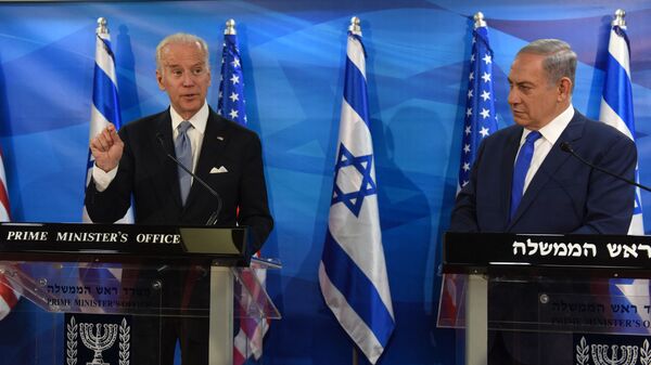 US Vice President Joe Biden (L) and Israeli Prime Minister Benjamin Netanyahu give joint statements to press in the prime minister's office in Jerusalem on March 9, 2016. - Biden implicitly criticised Palestinian leaders for not condemning attacks against Israelis, as an upsurge in violence marred his visit.  - Sputnik International