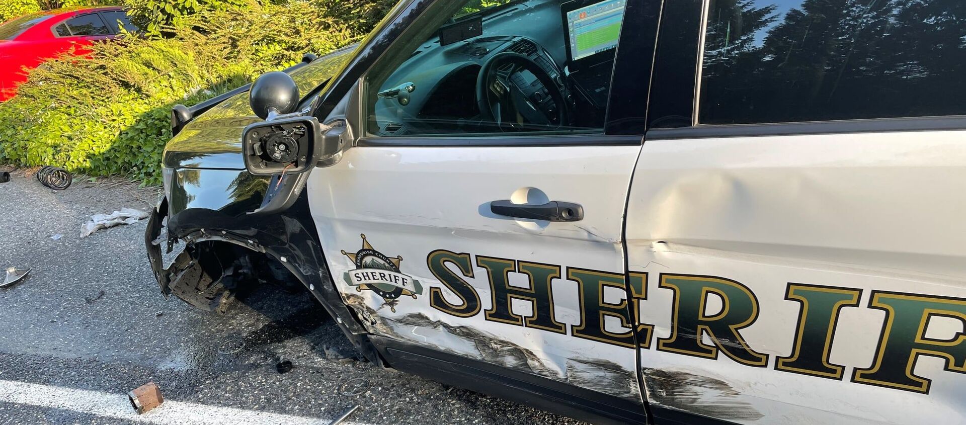 On Saturday, a deputy responded to a collision in the 25200 block of 103rd Ave NE where a vehicle sheared a power pole in half. The deputy parked on the shoulder on the road, with his emergency lights flashing, and exited his vehicle to speak with the Fire units on scene. Approximately 30 seconds later, a Tesla in “autopilot” mode, struck the deputy's vehicle causing significant damage. Thankfully, there were no injuries from this collision. This is a great reminder that vehicles may have autopilot to assist, but it cannot be relied upon to get you safely from one destination to the next. - Sputnik International, 1920, 19.05.2021