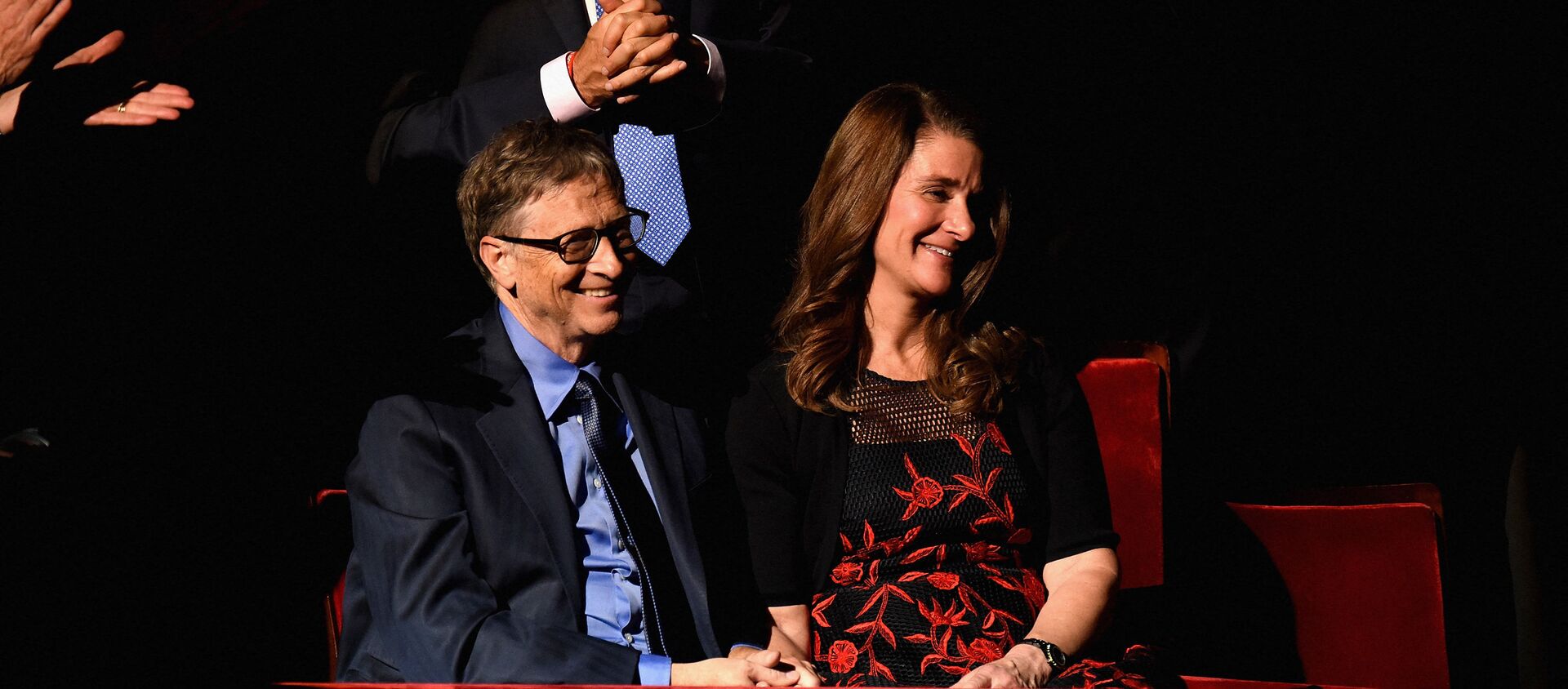Bill Gates (L) and Melinda Gates attends the ONE Campaign and (RED)s concert to mark World AIDS Day, celebrate the incredible progress thats been made in the fights against extreme poverty and HIV/AIDS, and to honor the extraordinary leaders, dedicated activists, and passionate partners who have made that progress possible. At Carnegie Hall on December 1, 2015 in New York City.  - Sputnik International, 1920, 19.05.2021
