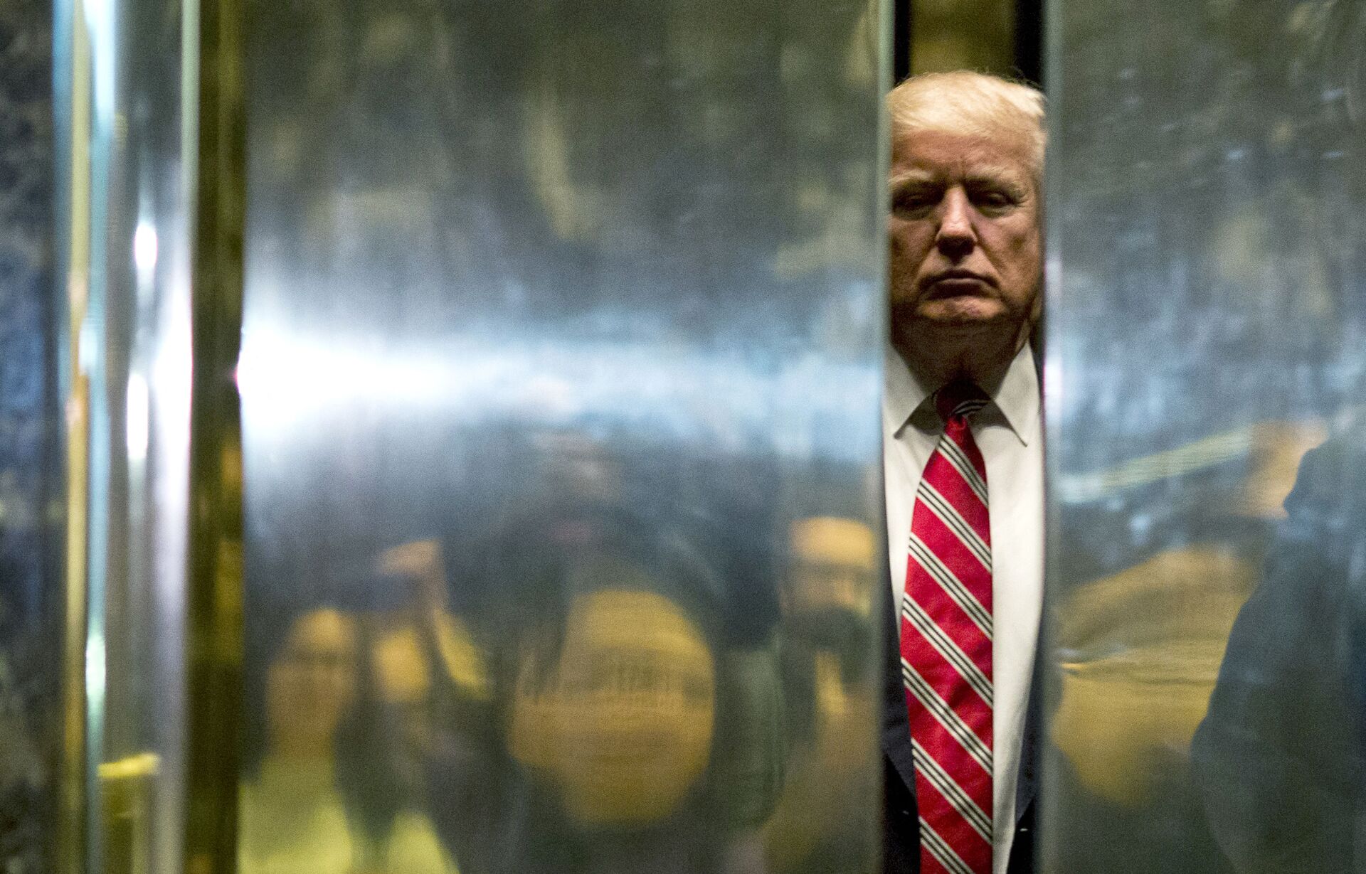 In this file photo taken on January 16, 2017 US President-elect Donald Trump boards the elevator after escorting Martin Luther King III to the lobby after meetings at Trump Tower in New York City. - The Trump Organization is being investigated in a criminal capacity as New York prosecutors advance their probe into former president Donald Trump's business dealings, the state attorney general announced Tuesday. We have informed the Trump Organization that our investigation into the organization is no longer purely civil in nature, a spokesman for Attorney General Letitia James' office said. We are now actively investigating the Trump Organization in a criminal capacity, along with the Manhattan DA. - Sputnik International, 1920, 07.09.2021