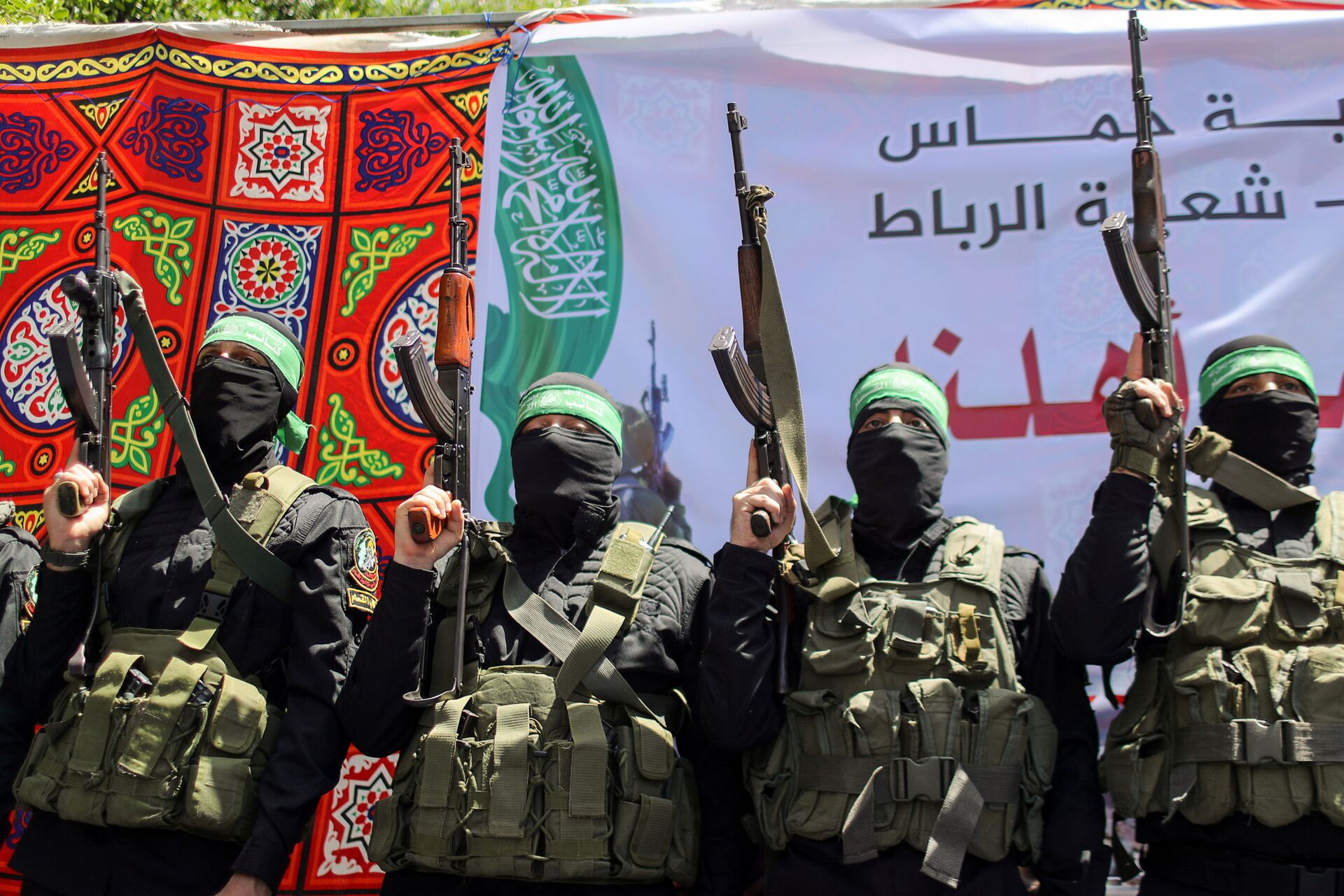 Palestinian Hamas militants take part in a protest over the possible eviction of several Palestinian families from homes on land claimed by Jewish settlers in the Jerusalem's Sheikh Jarrah neighbourhood, in the northern Gaza Strip May 7, 2021 - Sputnik International, 1920, 26.09.2021