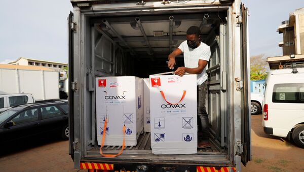 Boxes of Oxford/AstraZeneca coronavirus disease (COVID-19) vaccines, redeployed from the Democratic Republic of Congo, are seen loaded onto a refrigerated delivery truck in Accra, Ghana, May 7, 2021 - Sputnik International