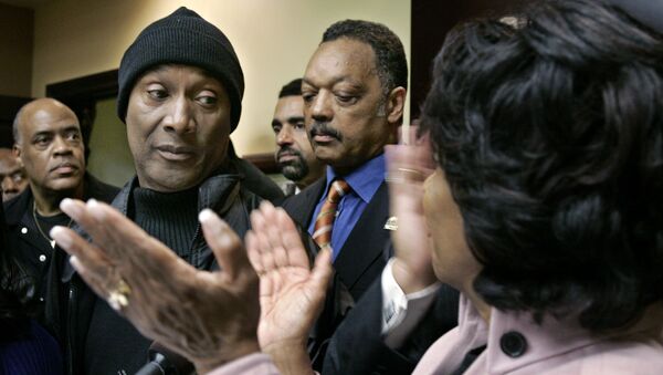 U.S. Rep. Maxine Waters, D-Los Angeles, right, with Rev. Jesse Jackson, second from right, applauds comedian Paul Mooney, second from left, who agreed to stop using the n-word during a news conference Monday, Nov. 27, 2006, in Los Angeles, in response to Michael Richards' recent tirade at a Los Angeles comedy club. - Sputnik International