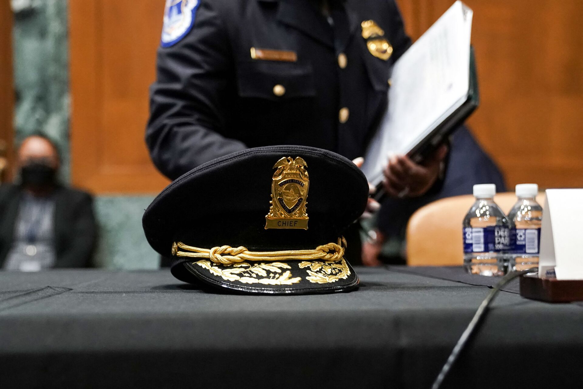 The hat of acting U.S. Capitol Police chief Yogananda Pittman sits on the table before an Appropriations Subcommittee hearing on Capitol Hill on April 21, 2021 in Washington, DC. The committee is hearing testimony on the FY 2022 budget request for the Architect of the Capitol, Senate Sergeant of Arms and the U.S. Capitol Police.  - Sputnik International, 1920, 07.09.2021
