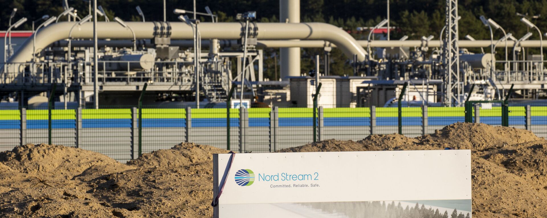 (FILES) In this file photo taken on September 07, 2020 the Nord Stream 2 gas line landfall facility in Lubmin, north eastern Germany - Sputnik International, 1920, 05.10.2021