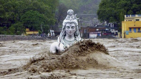 A submerged idol of Hindu Lord Shiva stands in the flooded River Ganges in Rishikesh, in the northern Indian state of Uttarakhand, India (File) - Sputnik International