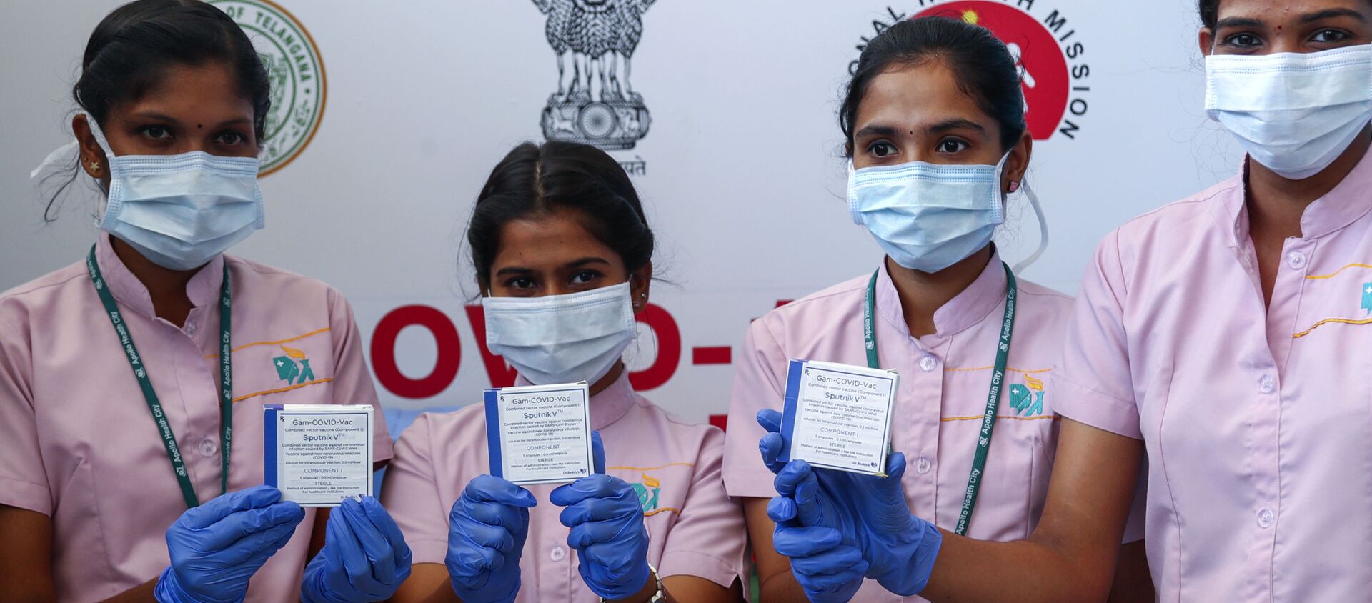 Indian nurses display for the media boxes containing the Sputnik V coronavirus vaccine during a soft launch of the Russian vaccine by inoculating employees and families of Dr Reddy’s Laboratories in Hyderabad, India, Monday, May 17, 2021 - Sputnik International, 1920