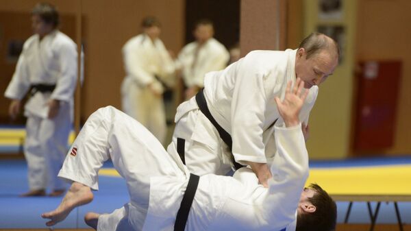 Russian President Vladimir Putin takes part in a training session with members of the Russian national judo team, 8 January 2016.  - Sputnik International