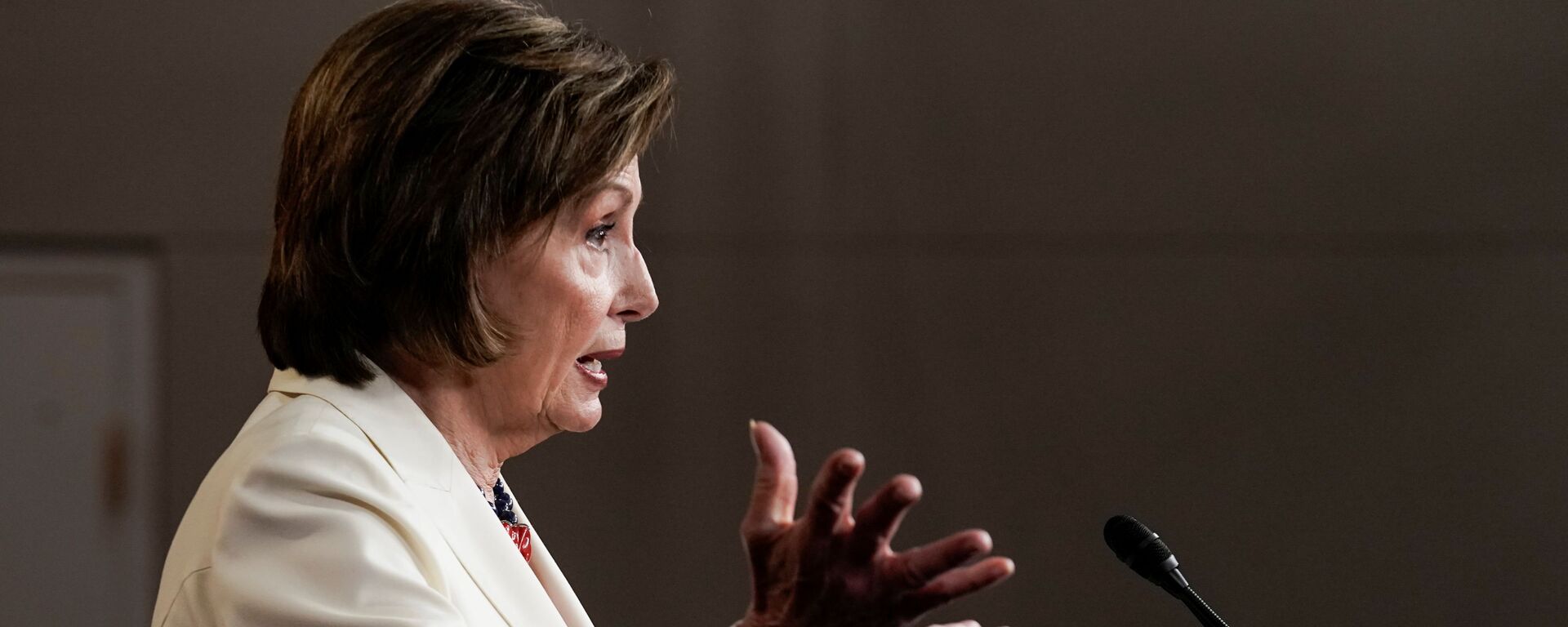 U.S. House Speaker Nancy Pelosi (D-CA) gestures, as she holds her weekly news conference with Capitol Hill reporters in Washington, D.C., U.S. May 20, 2021. - Sputnik International, 1920, 25.06.2021