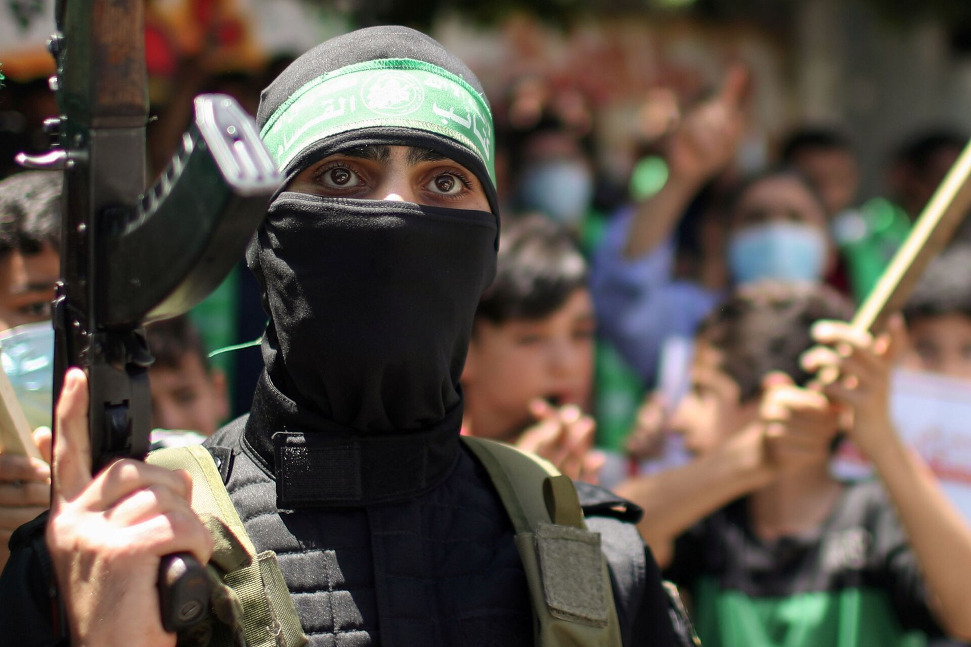A Palestinian Hamas militant takes part in a protest over the possible eviction of several Palestinian families from homes on land claimed by Jewish settlers in the Jerusalem's Sheikh Jarrah neighbourhood, in the northern Gaza Strip May 7, 2021 - Sputnik International, 1920, 07.09.2021
