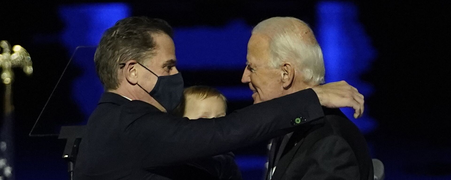 President-elect Joe Biden, right, embraces his son Hunter Biden, left, Saturday, Nov. 7, 2020, in Wilmington, Del. - Sputnik International, 1920, 19.07.2022